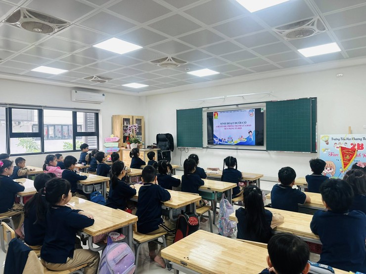 AN TOÀN MẠNG – VỮNG BƯỚC TƯƠNG LAI
SINH HOẠT DƯỚI CỜ: TUYÊN TRUYỀN “PHÒNG CHỐNG LỪA ĐẢO TRÊN MẠNG XÃ HỘI”- Ảnh 18.