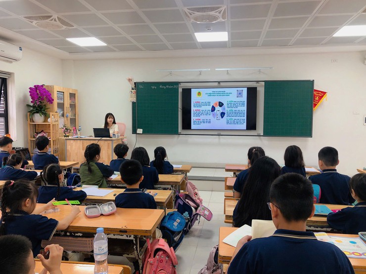 AN TOÀN MẠNG – VỮNG BƯỚC TƯƠNG LAI
SINH HOẠT DƯỚI CỜ: TUYÊN TRUYỀN “PHÒNG CHỐNG LỪA ĐẢO TRÊN MẠNG XÃ HỘI”- Ảnh 5.