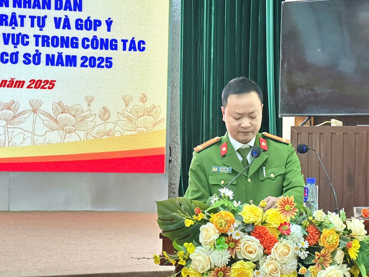 Công an xã tổ chức Hội nghị Công an lắng nghe ý kiến nhân dân; Đánh giá tình hình an ninh, trật tự và góp ý về trách nhiệm của Cảnh sát khu vực trong công tác bảo đảm an ninh, trật tự tại cơ sở năm 2025.- Ảnh 5.