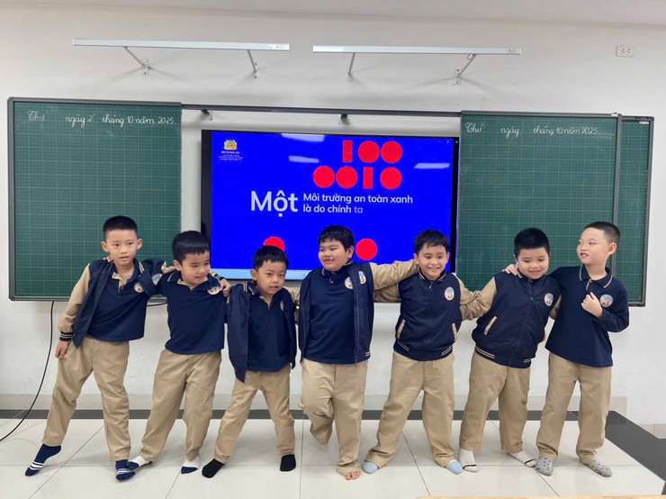 AN TOÀN MẠNG – VỮNG BƯỚC TƯƠNG LAI
SINH HOẠT DƯỚI CỜ: TUYÊN TRUYỀN “PHÒNG CHỐNG LỪA ĐẢO TRÊN MẠNG XÃ HỘI”- Ảnh 6.