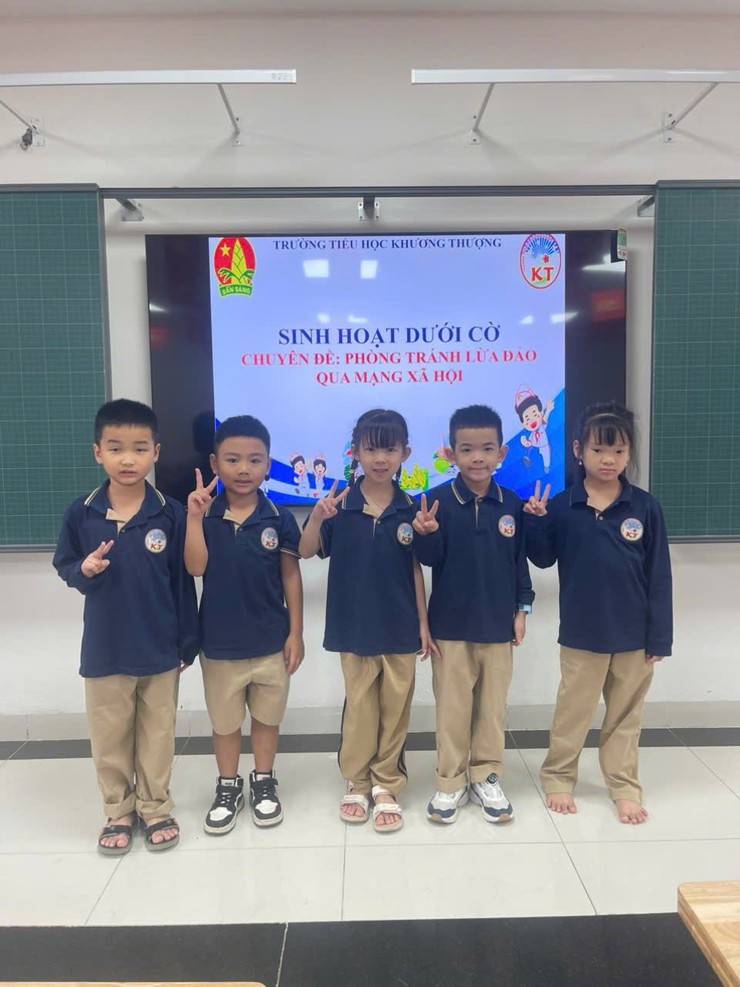 AN TOÀN MẠNG – VỮNG BƯỚC TƯƠNG LAI
SINH HOẠT DƯỚI CỜ: TUYÊN TRUYỀN “PHÒNG CHỐNG LỪA ĐẢO TRÊN MẠNG XÃ HỘI”- Ảnh 7.