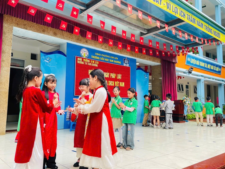 TRƯỜNG TIỂU HỌC TAM KHƯƠNG HƯỞNG ỨNG NGÀY PHÁP LUẬT VIỆT NAM 07/11/2025- Ảnh 7.