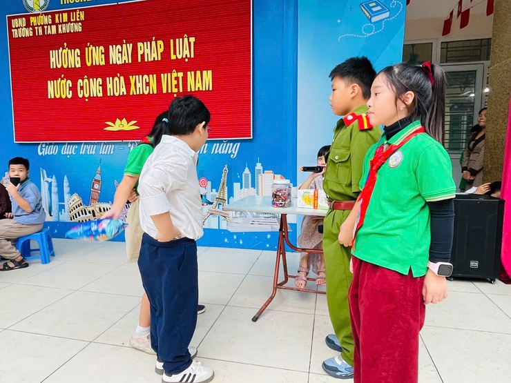 TRƯỜNG TIỂU HỌC TAM KHƯƠNG HƯỞNG ỨNG NGÀY PHÁP LUẬT VIỆT NAM 07/11/2025- Ảnh 4.