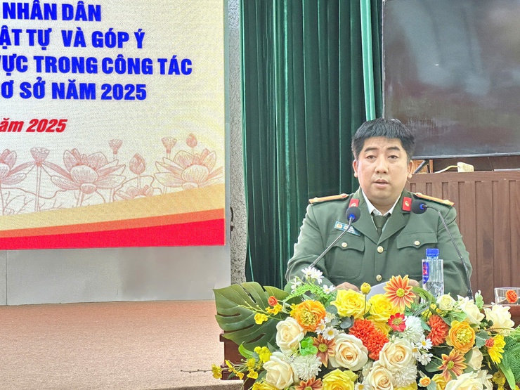 Công an xã tổ chức Hội nghị Công an lắng nghe ý kiến nhân dân; Đánh giá tình hình an ninh, trật tự và góp ý về trách nhiệm của Cảnh sát khu vực trong công tác bảo đảm an ninh, trật tự tại cơ sở năm 2025.- Ảnh 3.