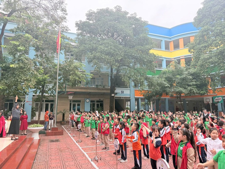 TRƯỜNG TIỂU HỌC TAM KHƯƠNG HƯỞNG ỨNG NGÀY PHÁP LUẬT VIỆT NAM 07/11/2025- Ảnh 2.