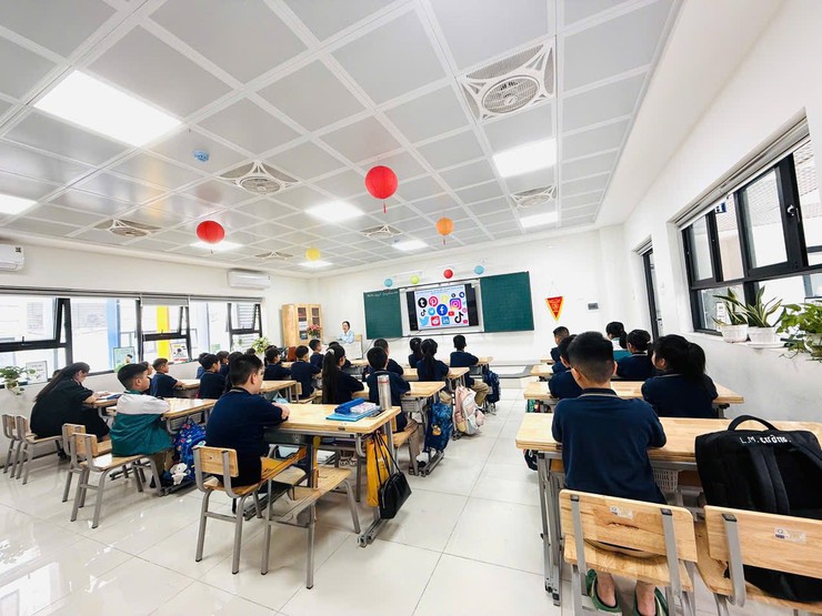 AN TOÀN MẠNG – VỮNG BƯỚC TƯƠNG LAI
SINH HOẠT DƯỚI CỜ: TUYÊN TRUYỀN “PHÒNG CHỐNG LỪA ĐẢO TRÊN MẠNG XÃ HỘI”- Ảnh 10.