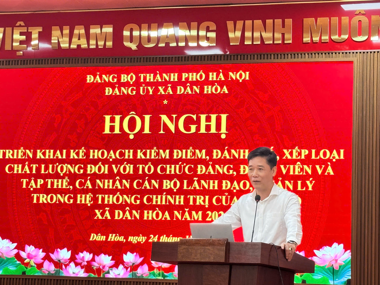 HỘI NGHỊ TRIỂN KHAI KẾ HOẠCH KIỂM ĐIỂM, ĐÁNH GIÁ, XẾP LOẠI CHẤT LƯỢNG TỔ CHỨC ĐẢNG, ĐẢNG VIÊN VÀ CÁN BỘ LÃNH ĐẠO, QUẢN LÝ NĂM 2025
 CỦA ĐẢNG BỘ XÃ DÂN HÒA
- Ảnh 6.