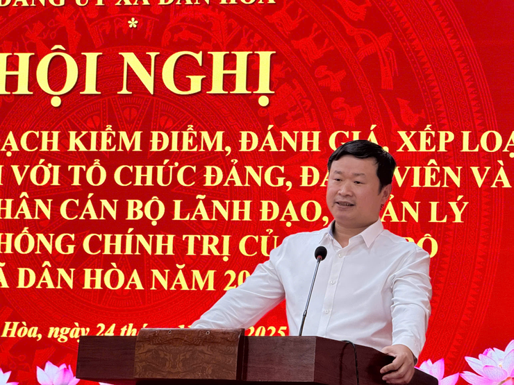 HỘI NGHỊ TRIỂN KHAI KẾ HOẠCH KIỂM ĐIỂM, ĐÁNH GIÁ, XẾP LOẠI CHẤT LƯỢNG TỔ CHỨC ĐẢNG, ĐẢNG VIÊN VÀ CÁN BỘ LÃNH ĐẠO, QUẢN LÝ NĂM 2025
 CỦA ĐẢNG BỘ XÃ DÂN HÒA
- Ảnh 7.