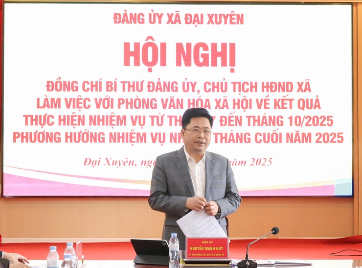 Đồng chí Bí thư Đảng uỷ, Chủ tịch HĐND xã chủ trì làm việc, trực tiếp chỉ đạo các nhiệm vụ thực hiện của Phòng Văn hóa - Xã hội- Ảnh 2.