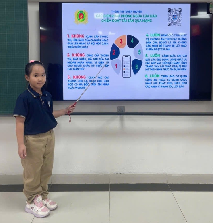 AN TOÀN MẠNG – VỮNG BƯỚC TƯƠNG LAI
SINH HOẠT DƯỚI CỜ: TUYÊN TRUYỀN “PHÒNG CHỐNG LỪA ĐẢO TRÊN MẠNG XÃ HỘI”- Ảnh 2.