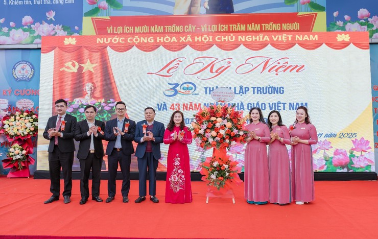 GẶP MẶT TRI ÂN NHÂN NGÀY NHÀ GIÁO VIỆT NAM 
VÀ KỶ NIỆM 30 NĂM THÀNH LẬP TRƯỜNG TIỂU HỌC GIÁP BÁT
- Ảnh 1.