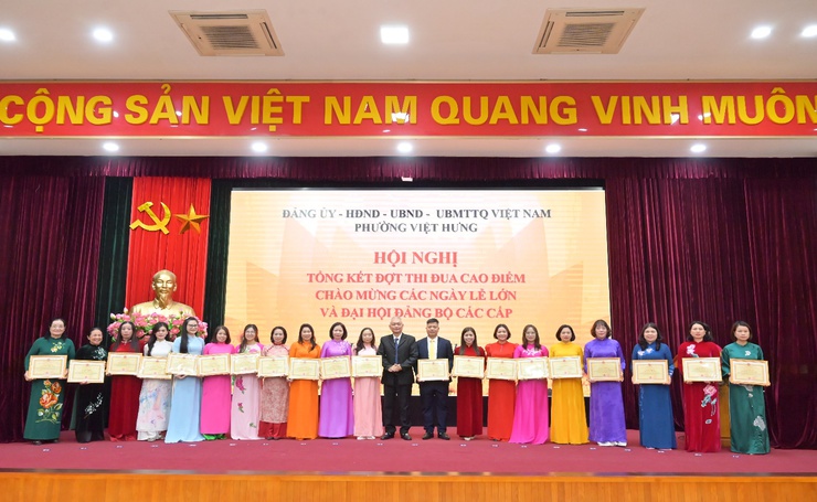 Phường Việt Hưng tổ chức hội nghị tổng kết đợt thi đua cao điểm chào mừng các ngày lễ lớn và Đại hội Đại biểu Đảng bộ các cấp- Ảnh 15.