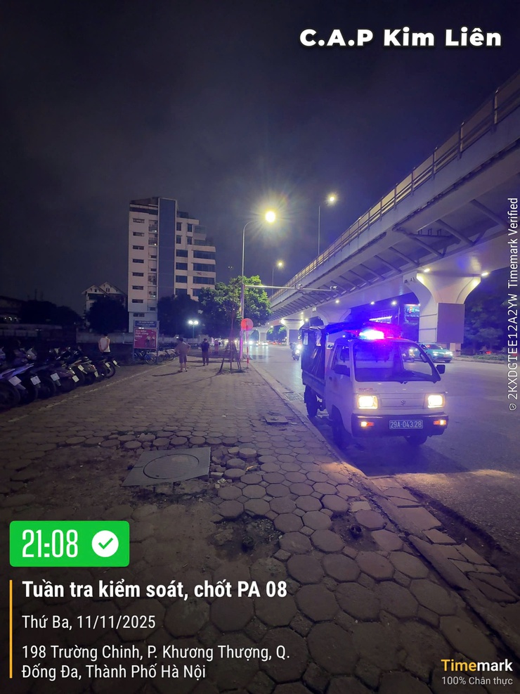 CÔNG AN PHƯỜNG KIM LIÊN TĂNG CƯỜNG TUẦN TRA, XỬ LÝ VI PHẠM NHẰM NGĂN CHẶN NGUY CƠ ĐUA XE TRÁI PHÉP- Ảnh 3.