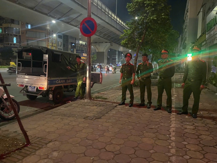 CÔNG AN PHƯỜNG KIM LIÊN TĂNG CƯỜNG TUẦN TRA, XỬ LÝ VI PHẠM NHẰM NGĂN CHẶN NGUY CƠ ĐUA XE TRÁI PHÉP- Ảnh 2.