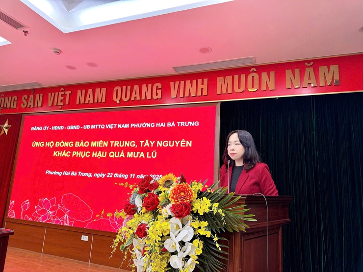 Phường Hai Bà Trưng phát động ủng hộ đồng bào 
Miền Trung, Tây Nguyên khắc phục hậu quả mưa lũ.- Ảnh 2.