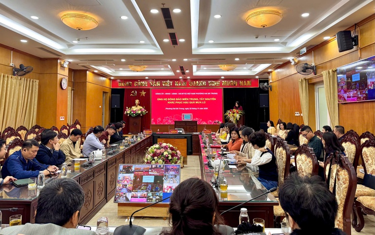 Phường Hai Bà Trưng phát động ủng hộ đồng bào 
Miền Trung, Tây Nguyên khắc phục hậu quả mưa lũ.- Ảnh 1.