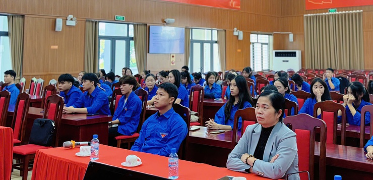 Đoàn thanh niên xã Tiến Thắng phối hợp với Trạm  y tế tổ chức tuyên truyền sức khỏe sinh sản vị thành niên và kiểm soát mất cân bằng giới tính- Ảnh 1.