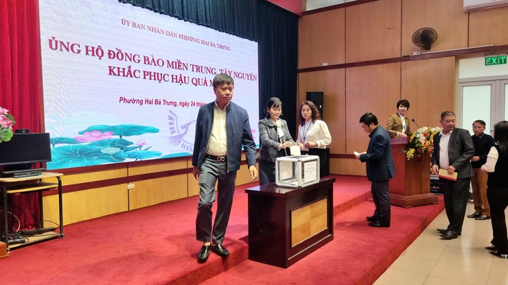 HĐND-UBND phường Hai Bà Trưng phát động ủng hộ đồng bào miền Trung, Tây Nguyên khắc phục hậu quả do thiên tai, mưa lũ năm 2025.- Ảnh 3.
