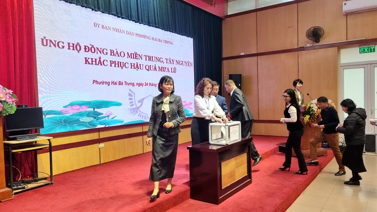 HĐND-UBND phường Hai Bà Trưng phát động ủng hộ đồng bào miền Trung, Tây Nguyên khắc phục hậu quả do thiên tai, mưa lũ năm 2025.- Ảnh 4.