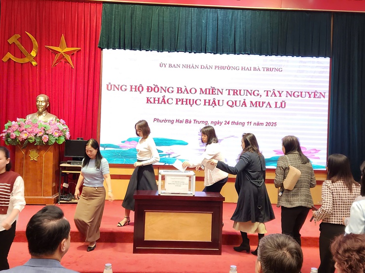 HĐND-UBND phường Hai Bà Trưng phát động ủng hộ đồng bào miền Trung, Tây Nguyên khắc phục hậu quả do thiên tai, mưa lũ năm 2025.- Ảnh 6.