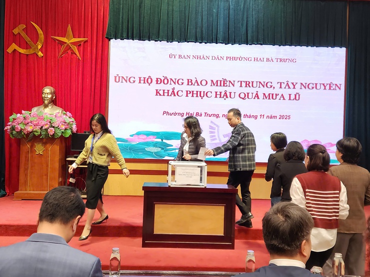 HĐND-UBND phường Hai Bà Trưng phát động ủng hộ đồng bào miền Trung, Tây Nguyên khắc phục hậu quả do thiên tai, mưa lũ năm 2025.- Ảnh 5.