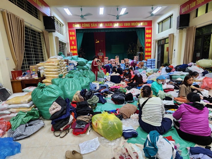 Xã Phú Xuyên: Tình người kỳ vọng sưởi ấm vùng tâm lũ miền Trung- Ảnh 1.