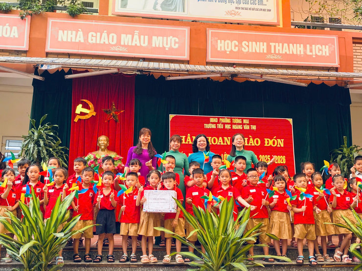 CÔ GIÁO NGUYỄN THỊ CẨM LOAN -NGỌN LỬA TẬN TÂM TRONG SỰ NGHIỆP TRỒNG NGƯỜI
- Ảnh 2.