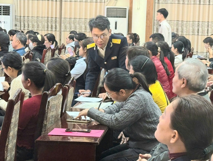 290 hộ kinh doanh xã Đoài Phương được tập huấn và hỗ trợ chuyển đổi từ thuế khoán sang kê khai và chuyển đổi lên doanh nghiệp- Ảnh 1.