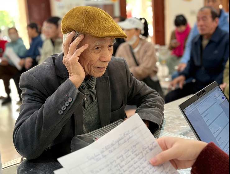 Triển khai hỗ trợ lưu động đăng ký đất đai, cấp Giấy chứng nhận quyền sử dụng đất lần đầu từ ngày 17/11/2025 đến ngày 08/12/2025 tại phường Đông Ngạc- Ảnh 3.