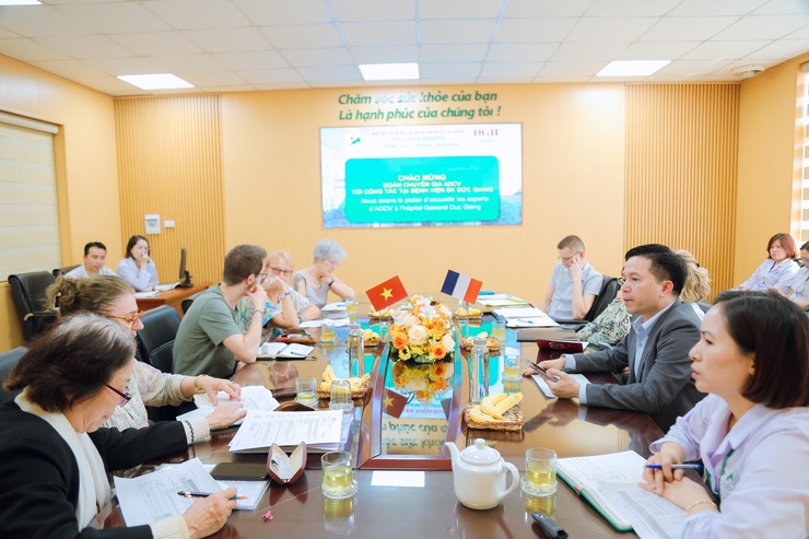 Bệnh viện đa khoa Đức Giang: Tăng cường hợp tác quốc tế nâng cao hiệu quả chăm sóc và điều trị cho người bệnh- Ảnh 1.