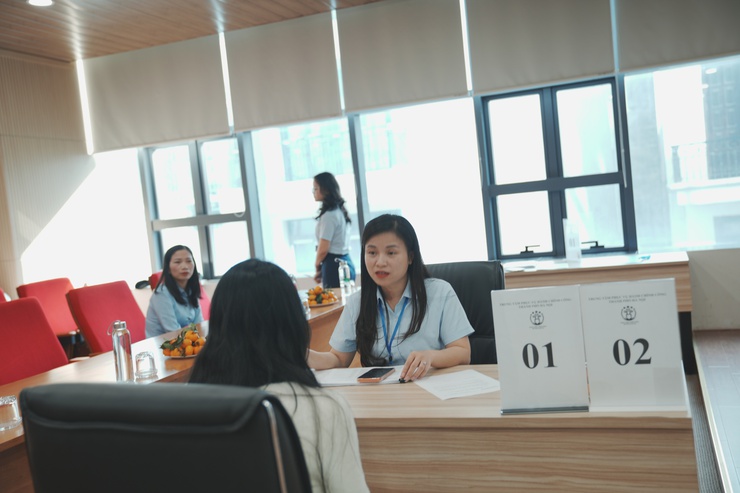 Phỏng vấn tuyển chọn Cộng tác viên hành chính công Đợt 1: Nhiều ứng viên là sinh viên các trường đại học- Ảnh 4.