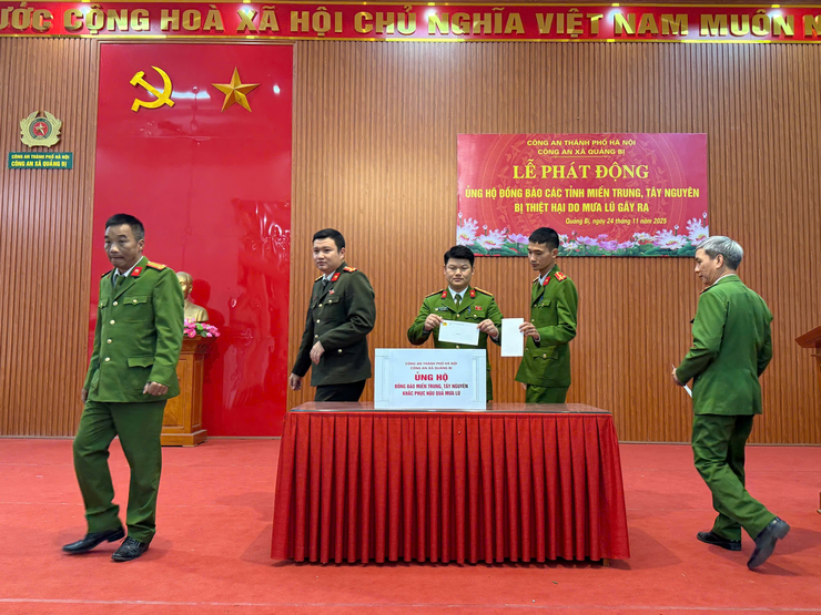 Công an xã Quảng Bị phát động ủng hộ đồng bào miền Trung, Tây Nguyên bị thiệt hại do mưa lũ- Ảnh 2.