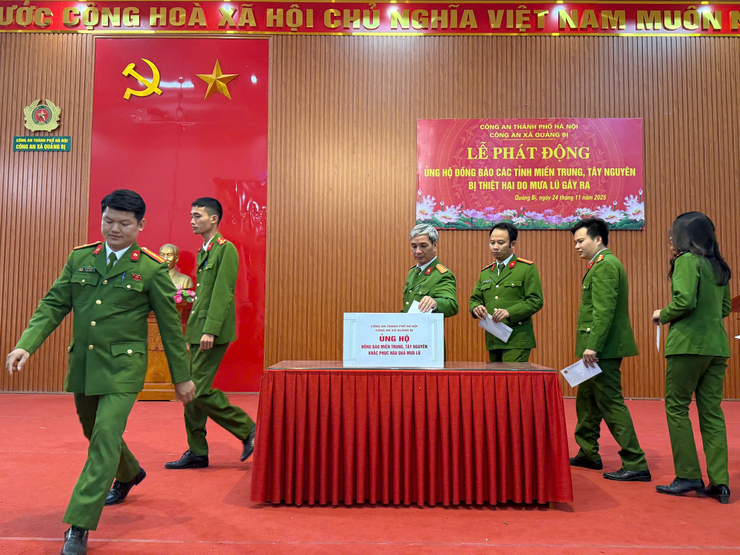 Công an xã Quảng Bị phát động ủng hộ đồng bào miền Trung, Tây Nguyên bị thiệt hại do mưa lũ- Ảnh 3.