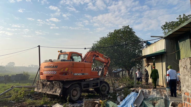 UBND xã Tây Phương tổ chức cưỡng chế thu hồi đất phục vụ dự án Cụm công nghiệp làng nghề Hữu Bằng- Ảnh 8.