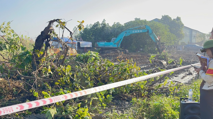 UBND xã Tây Phương tổ chức cưỡng chế thu hồi đất phục vụ dự án Cụm công nghiệp làng nghề Hữu Bằng- Ảnh 9.