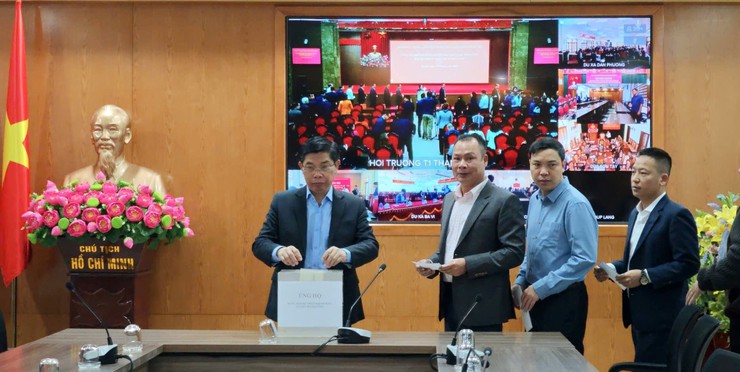 Phường Xuân Phương phát động ủng hộ đồng bào bị ảnh hưởng bởi bão lũ- Ảnh 2.