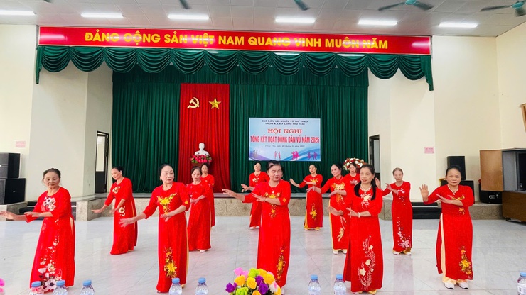CLB Dân vũ – Khiêu vũ thể thao thôn 4,5,6,7 làng Thư Trai, xã Phúc Thọ tổng kết hoạt động năm 2025- Ảnh 8.