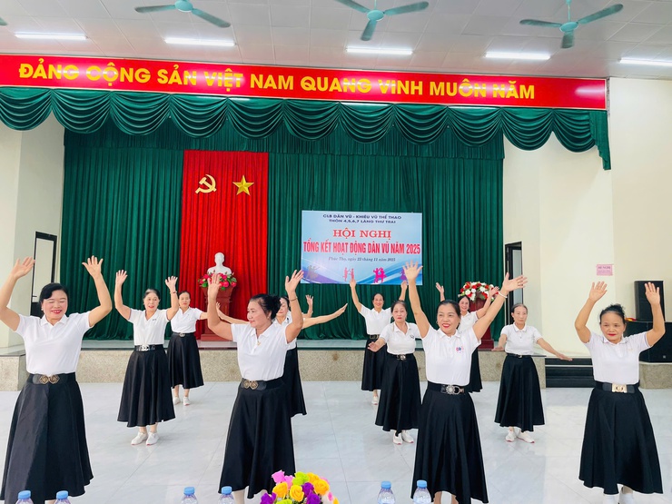 CLB Dân vũ – Khiêu vũ thể thao thôn 4,5,6,7 làng Thư Trai, xã Phúc Thọ tổng kết hoạt động năm 2025- Ảnh 7.