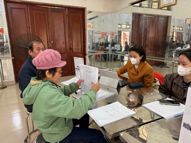 Triển khai hỗ trợ lưu động đăng ký đất đai, cấp Giấy chứng nhận quyền sử dụng đất lần đầu từ ngày 17/11/2025 đến ngày 08/12/2025 tại phường Đông Ngạc- Ảnh 2.