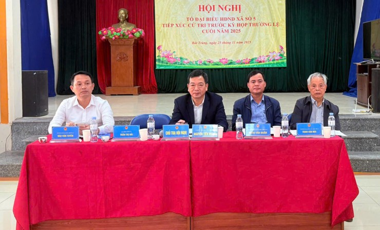 Đại biểu HĐND xã Bát Tràng tiếp xúc cử tri trước Kỳ họp thường lệ cuối năm 2025- Ảnh 5.