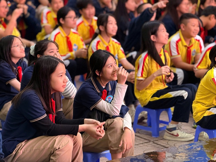 Phường Hai Bà Trưng tổ chức truyền thông về chăm sóc sức khỏe sinh sản vị thành niên, giáo dục kỹ năng sống, phòng tránh xâm hại, lạm dụng cho học sinh các trường THCS trên địa bàn.- Ảnh 7.