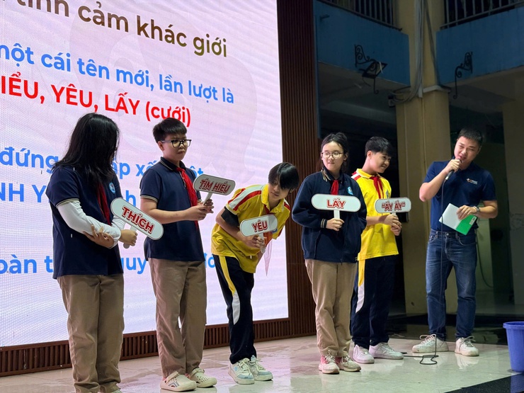 Phường Hai Bà Trưng tổ chức truyền thông về chăm sóc sức khỏe sinh sản vị thành niên, giáo dục kỹ năng sống, phòng tránh xâm hại, lạm dụng cho học sinh các trường THCS trên địa bàn.- Ảnh 2.