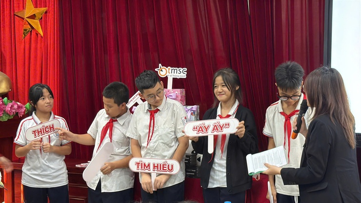 Phường Hai Bà Trưng tổ chức truyền thông về chăm sóc sức khỏe sinh sản vị thành niên, giáo dục kỹ năng sống, phòng tránh xâm hại, lạm dụng cho học sinh các trường THCS trên địa bàn.- Ảnh 5.