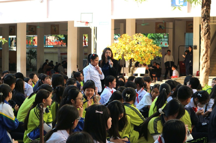 Phường Hai Bà Trưng tổ chức truyền thông về chăm sóc sức khỏe sinh sản vị thành niên, giáo dục kỹ năng sống, phòng tránh xâm hại, lạm dụng cho học sinh các trường THCS trên địa bàn.- Ảnh 9.