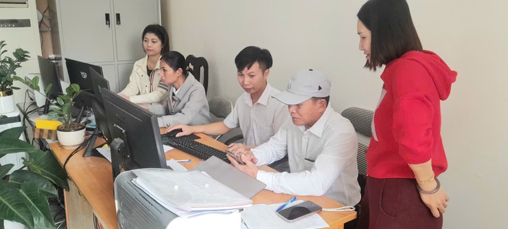 Xã Chương Dương tăng tốc "10 ngày đêm" làm sạch dữ liệu Đảng viên, quyết tâm hoàn thành mục tiêu chuyển đổi số trong công tác xây dựng Đảng- Ảnh 1.