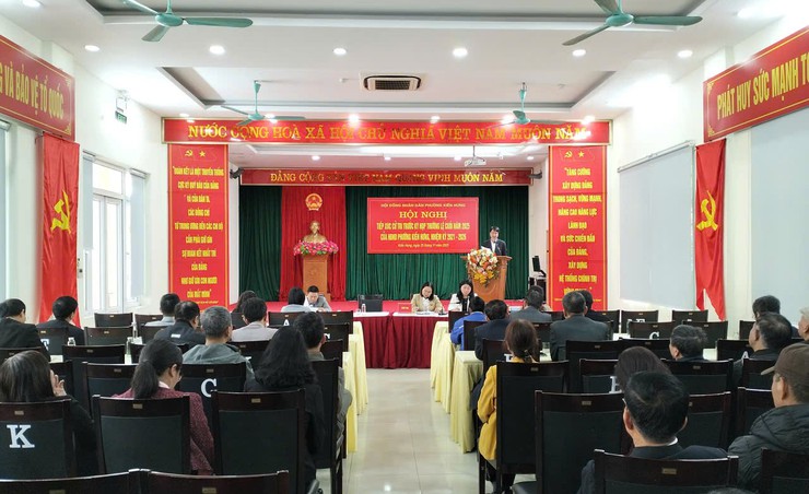 Hội đồng nhân dân phường Kiến Hưng, nhiệm kỳ 2021-2026 tổ chức tiếp xúc cử tri trước kỳ họp thường lệ cuối năm 2025- Ảnh 1.