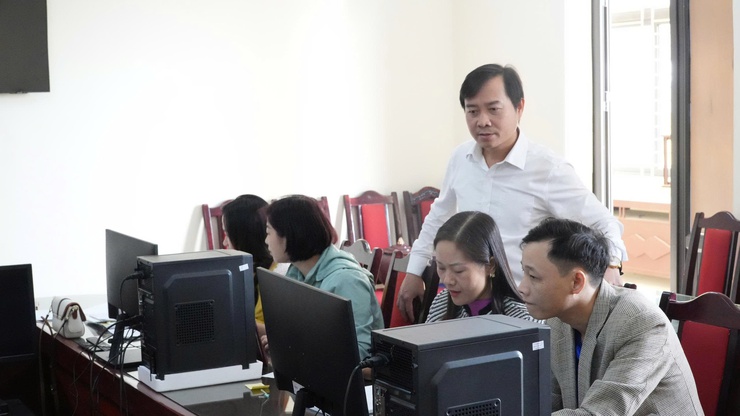 Đảng bộ Phượng Dực tăng tốc chuẩn hóa dữ liệu đảng viên, đạt 50% sau những ngày đầu triển khai- Ảnh 1.