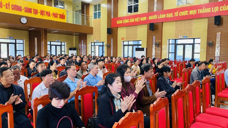 ĐẢNG ỦY XÃ HÁT MÔN TỔ CHỨC HỘI NGHỊ BỒI DƯỠNG NGHIỆP VỤ VỀ CÔNG TÁC NẮM BẮT, ĐỊNH HƯỚNG DƯ LUẬN XÃ HỘI- Ảnh 1.