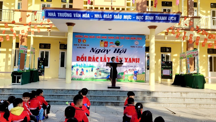 Trường tiểu học Liên Bạt tổ chức Ngày hội “Đổi rác lấy cây xanh” lan tỏa thông điệp sống xanh- Ảnh 7.