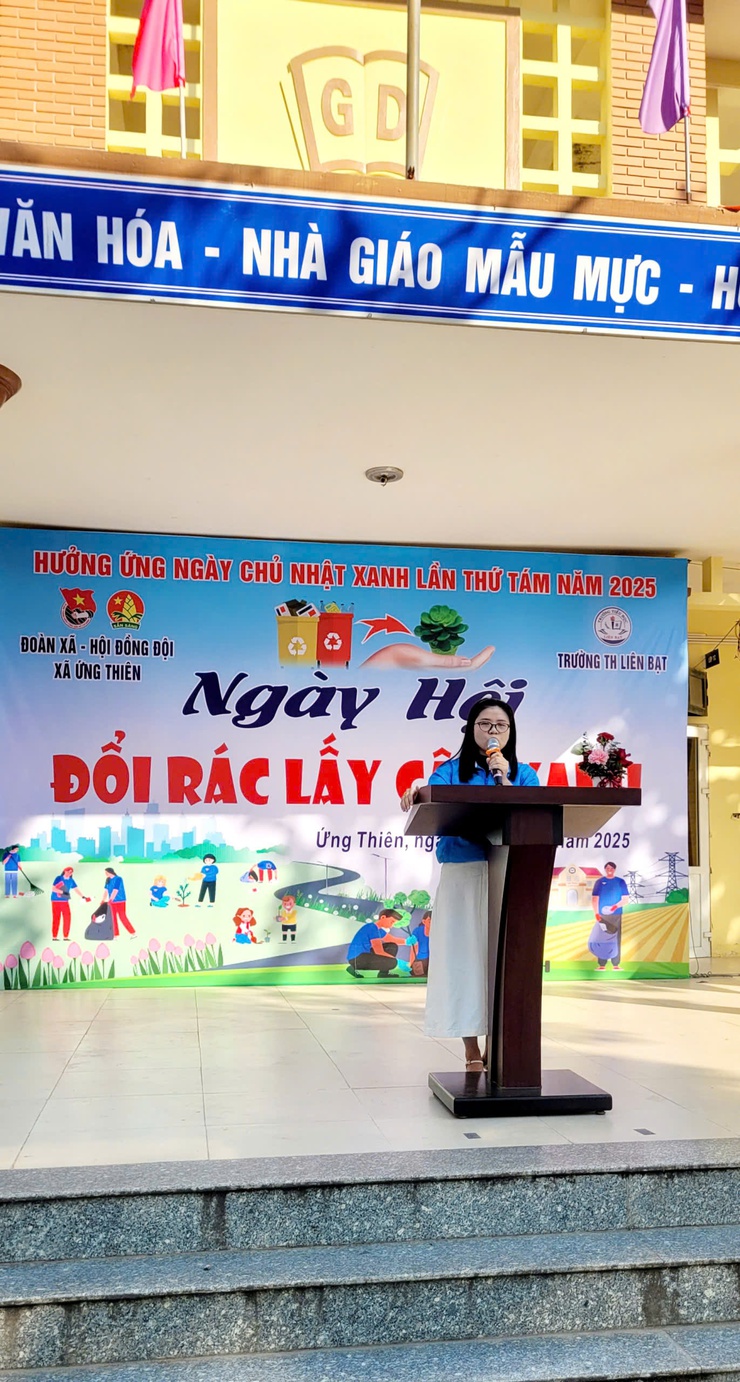 Trường tiểu học Liên Bạt tổ chức Ngày hội “Đổi rác lấy cây xanh” lan tỏa thông điệp sống xanh- Ảnh 2.